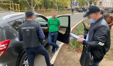 Державне бюро розслідувань активно протидіє незаконному тиску на бізнес – затримано депутата Таїровської селищної ради